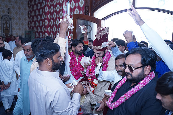 Ajmal & Faiza Barat 00114