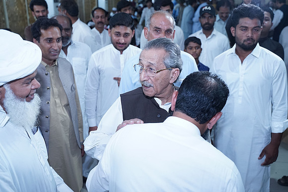 Ajmal & Faiza Barat 00137