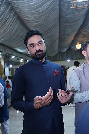Ajmal & Faiza Barat 00169