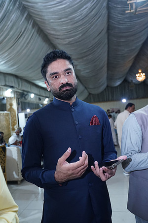 Ajmal & Faiza Barat 00170
