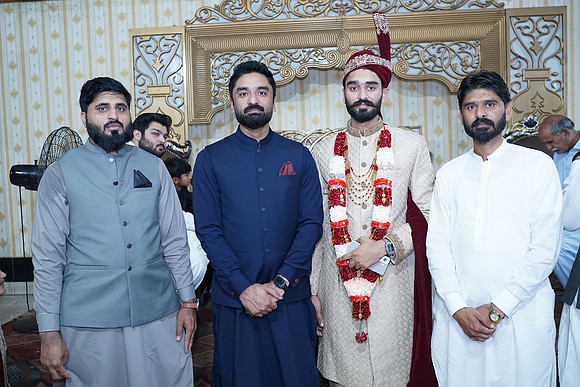 Ajmal & Faiza Barat 00229