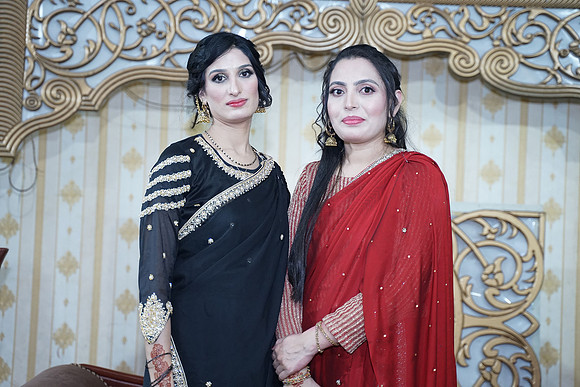 Ajmal & Faiza Barat 00239