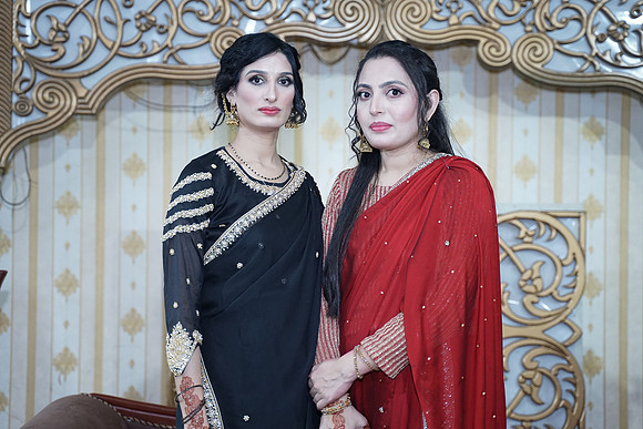 Ajmal & Faiza Barat 00240