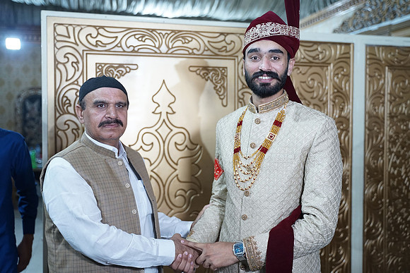 Ajmal & Faiza Barat 00273