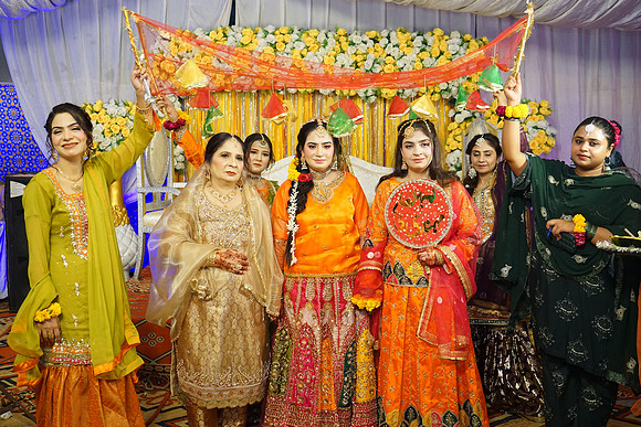 Rafiya & Fahad Mehndi 00249