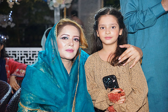 Fatima & Anjum 00180