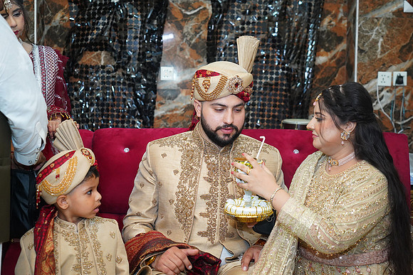 Usama & Hania Barat 00352