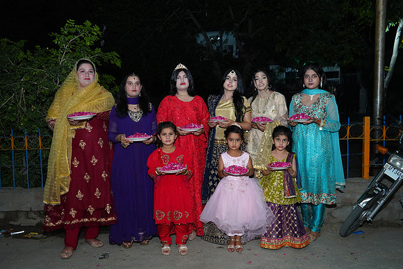 Ehtasham & Amna Barat  00131
