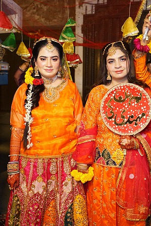 Rafiya & Fahad Mehndi 00239