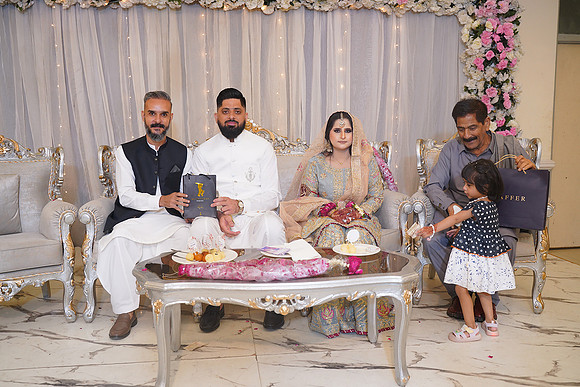 Hassan & Rahila Baat Pakki 00540