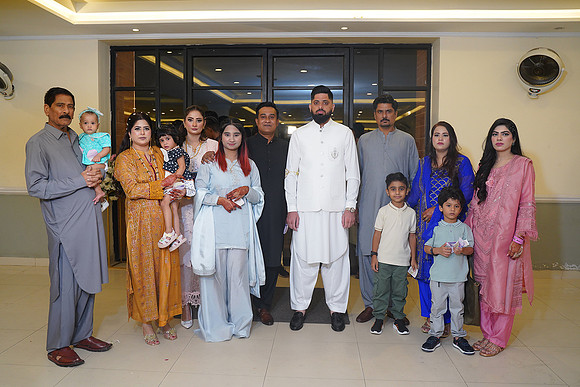 Hassan & Rahila Baat Pakki 00181