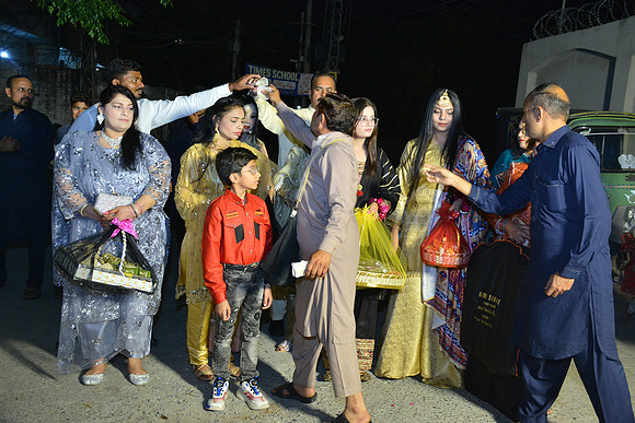 Usama & Bisma Mayon 00170