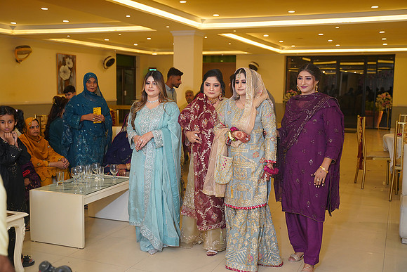 Hassan & Rahila Baat Pakki 00447
