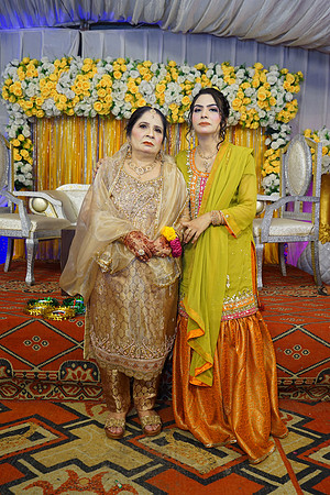 Rafiya & Fahad Mehndi 00175