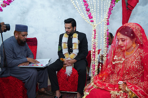 Ehtasham & Amna Barat  00208