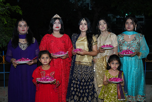 Ehtasham & Amna Barat  00122