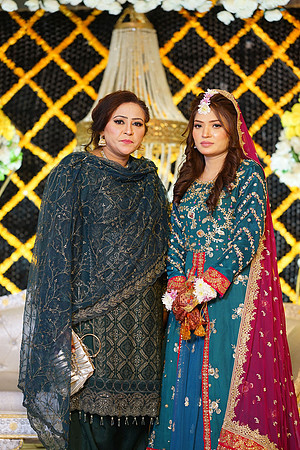 Ayesha & Arslan Mehndi 00216