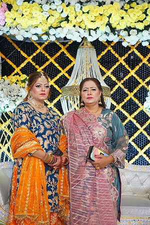 Ayesha & Arslan Mehndi 00144