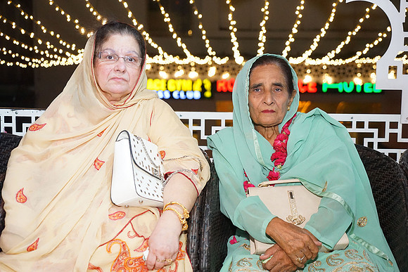 Fatima & Anjum 00170