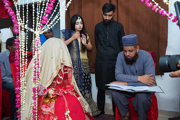 Ehtasham & Amna Barat  00196