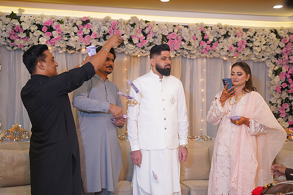Hassan & Rahila Baat Pakki 00211