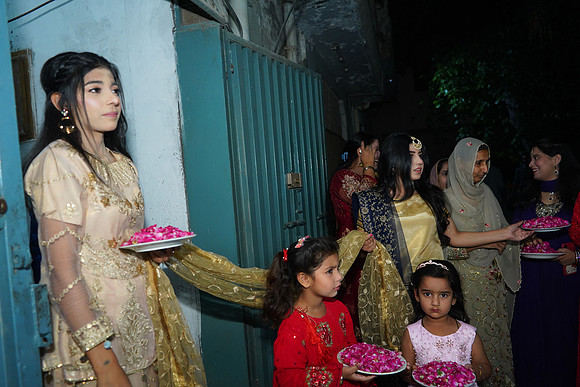 Ehtasham & Amna Barat  00159