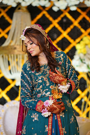 Ayesha & Arslan Mehndi 00018
