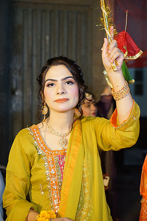 Rafiya & Fahad Mehndi 00225