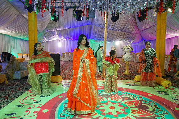 Ayesha & Arslan Mehndi 00129