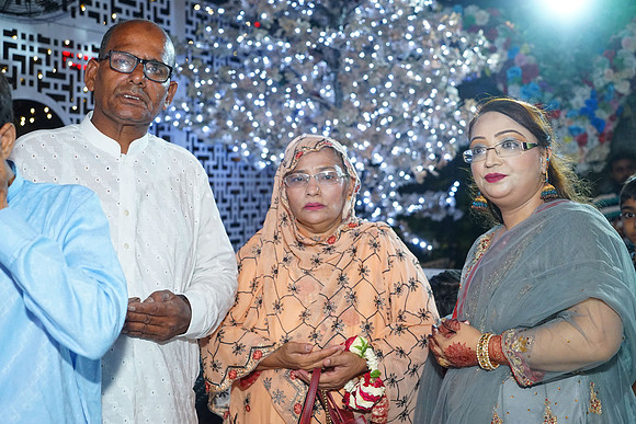 Fatima & Anjum 00217