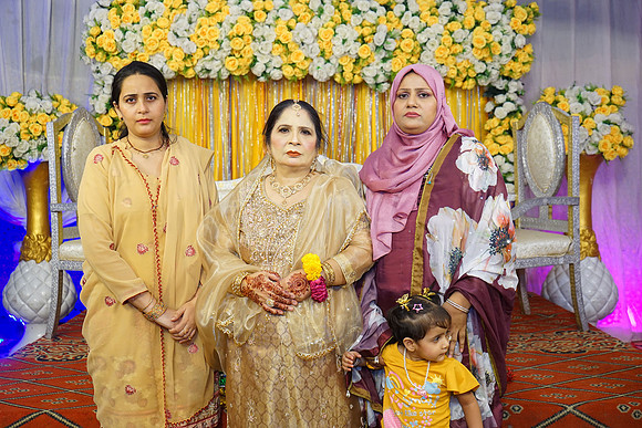 Rafiya & Fahad Mehndi 00168