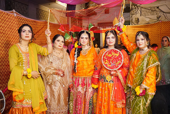 Rafiya & Fahad Mehndi 00242