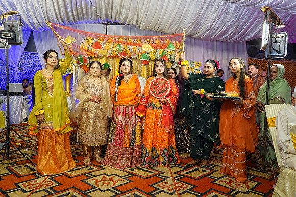 Rafiya & Fahad Mehndi 00252