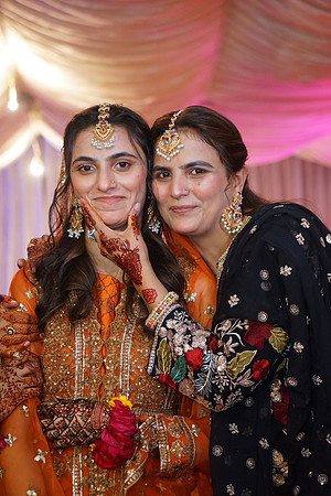 Iqra & Amjad Mehndi 00197