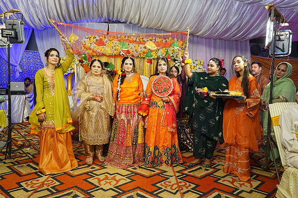 Rafiya & Fahad Mehndi 00253