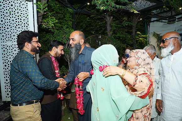 Fatima & Anjum 00157