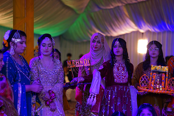 Ayesha & Arslan Mehndi 00228