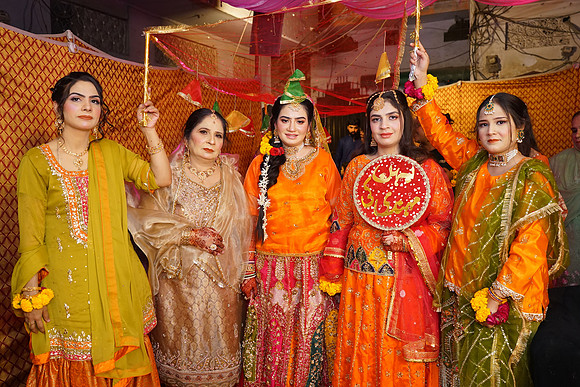 Rafiya & Fahad Mehndi 00246