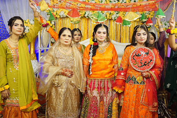 Rafiya & Fahad Mehndi 00254