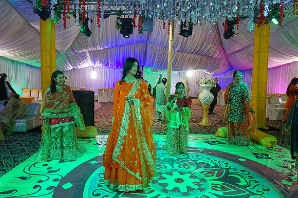 Ayesha & Arslan Mehndi 00130