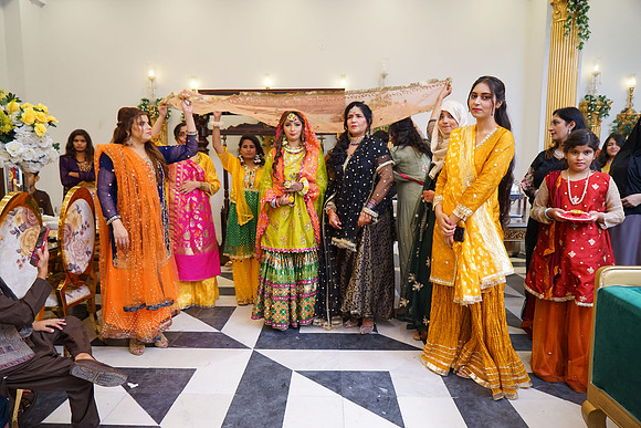 Ghufran & Fareeha Mehndi 00198