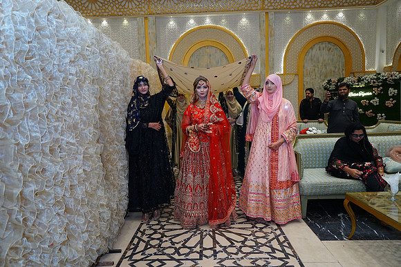 Ghufran & Fareeha Barat 00188
