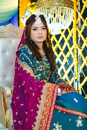 Ayesha & Arslan Mehndi 00037