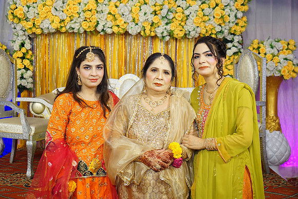 Rafiya & Fahad Mehndi 00180