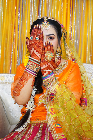 Rafiya & Fahad Mehndi 00043