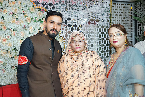 Fatima & Anjum 00223