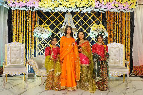 Ayesha & Arslan Mehndi 00067