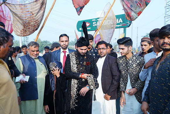 Usman & Asma Barat 00076