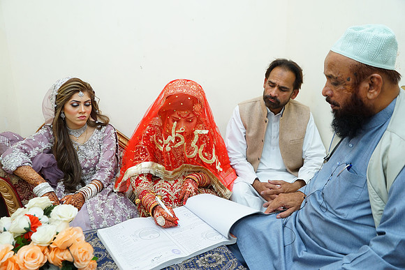 Usman & Asma Barat 00178