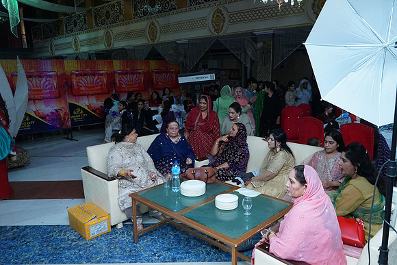 Usman & Asma Barat 00183